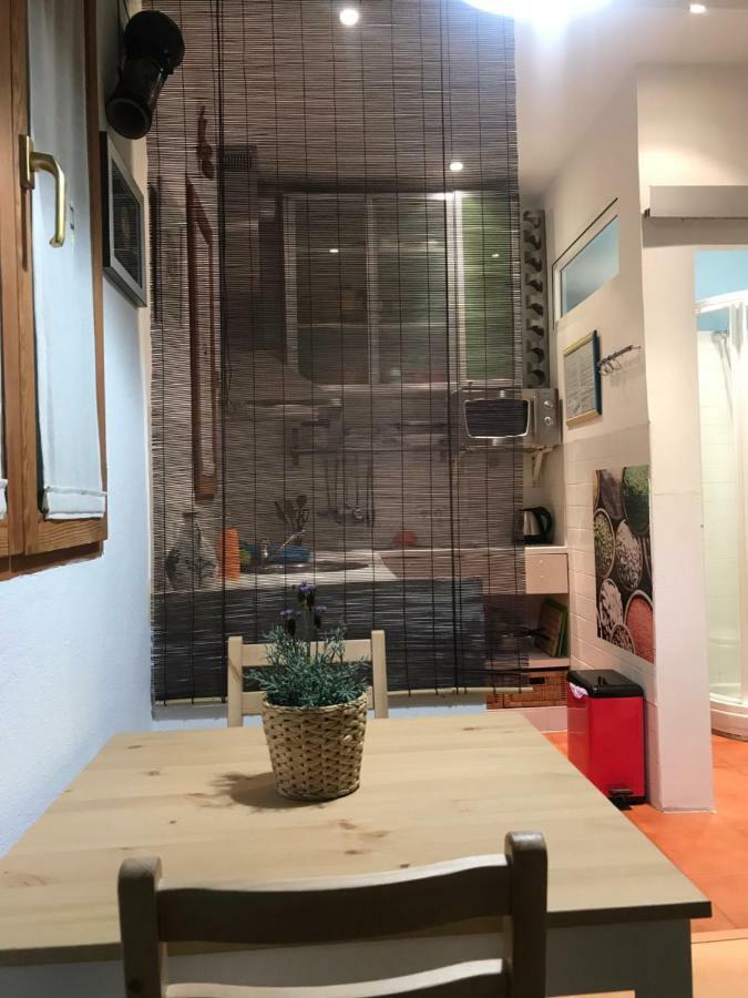 Apartamento En Corrala Madrid Exterior photo